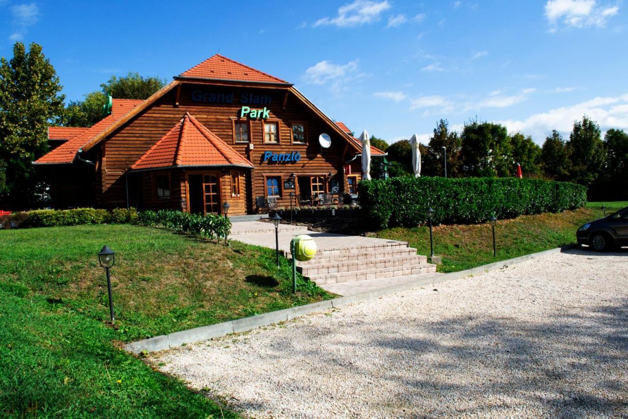 Grand Slam Park Inn Budapest Ngoại thất bức ảnh
